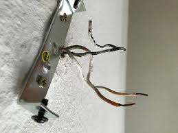 Einer im esszimmer und einer im wohnzimmer. Lampe Anschliessen Welches Kabel An Welches