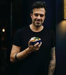 Wel, eens tot in antwerpen gaan om de frietjes van sergio herman zijn nieuwe luxe frituur te proeven leek ons wel een goed idee! Sergio Herman Ouvre Un Frites Atelier A Bruxelles Elle Be