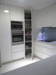 Unsere Selbstgebaute Begehbare Speisekammer Macht Fortschritte Und Enthullt Speisekammer Walk In Pantry In 2020 Wohnung Kuche Kuchen Design Ideen Kuche Ecklosung