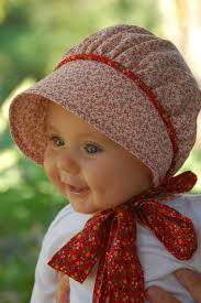 Bebe Pouvant Jouer Dans La Petite Maison Dans La Prairie Jolie Petite Fille Bonnet Bebe Enfant So Cute Baby