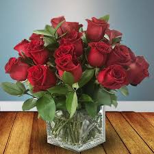 Get all of hollywood.com's best movies lists, news, and more. Red Roses Square Vase By The Flower Choice