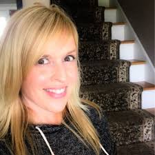 Elizabeth Fecteau's Instagram, Twitter & Facebook