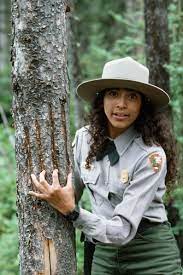 Park Ranger & Grizzly Claw Marks In The Alberta Canada Rockies. |  Uniformes, Inspirar