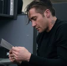В главных ролях — хью джекман и джейк джилленхол. Jake Gyllenhaal As Detective Loki In Prisoners Altladyboners