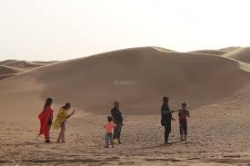 Tempat ini berada di nusa tenggara timur, luasnya mencapai 100 meter persegi di sepanjang pantai. Wisata Padang Pasir Di Tepi Dubai Yang Gemerlap Travel Tempo Co