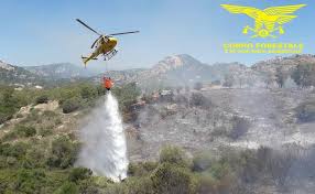 Jul 25, 2021 · fast 400 menschen sind in der nacht auf sonntag evakuiert, worden, nachdem unweit von oristano im norden sardiniens ein schwerer brand ausgebrochen ist. Albtraum Der Waldbrande Kehrt Zuruck 120 Feuer Vernichten Etliche Flachen Mediterraner Macchia Auf Sardinien Sardinien Intim