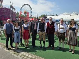 Straubing: Treffen der (Ober-)Bürgermeister der Wirtschaftsregion  Donaustädte auf dem Gäubodenvolksfest