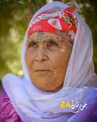 قالوا ناس بكري ... يجي وقت المرأة ما تشدش الدار، والقط ما يحكمش الفار،  والفلفل يعود ما يحرار، والمحبة تروح بين الجار والجار، ويعود الأولياء يخافو  من أولادهم الصغار، والصاحب يبيعك ويشريك