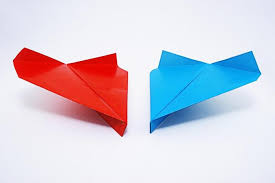 Setelah anda menguasai cara membuat kapal terbang origami standard, anda boleh bereksperimen dengan reka bentuk yang lebih kompleks. Bagaimana Untuk Membuat Kapal Terbang Kertas Walkthrough
