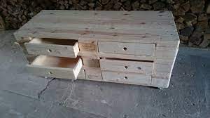 Dass man einen platz zum ausruhen während der erschöpferischen gartenarbeit hat, ist es notwendig. Schubfach Fur Palettenmobel Mobel Aus Europaletten Selber Bauen Youtube