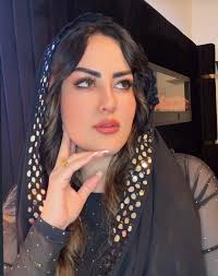 صبـــر کن، آهسته رو، تـا من تماشایت کنم چشمِ خود را خیره برچشمانِ شهلایت  کنم سـروْ قـامت‌تر ندیدیم از تُ در دنیـای خـود بـاز می‌خــواهــم نظــــر  بـر قـدّ و بالایت کنم