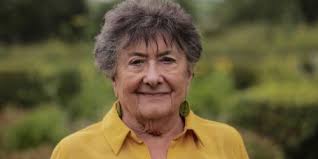 Celebrities with first name: Mavis