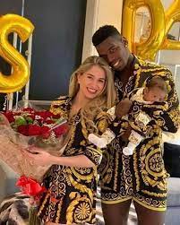 Nicolas anelka défend paul pogba, thierry roland raconté par sa femme et loana prête à rencontrer sa fille mindy, voici le programme de 1, 2, 3 people ! Infosdebabi Com Paul Pogba Et Sa Femme Maria Salaues La Facebook