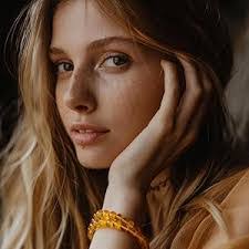 Amber Land's Instagram, Twitter & Facebook