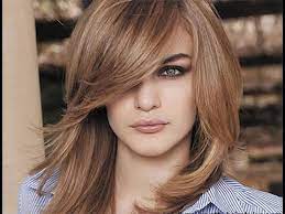 Some cool toned balayaged highlights were added to her natural color for a soft pop of color. 30 Shoulder Length Layered Hairstyles With Bangs Shoulder Length Layered Hairstyles Youtube
