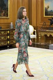 Näytä lisää sivusta zara facebookissa. Letizia Von Spanien In Einem Geblumten Kleid Von Zara Vogue Germany