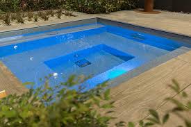 Ein pool wertet deinen garten nicht nur optisch auf, vor allem sorgt er für erfrischende abwechslung. Kleiner Pool Im Garten Pool Fur Kleine Grundstucke