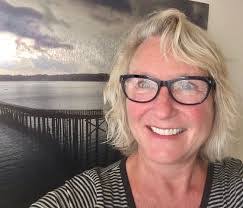 Carolyn Helgeson's Instagram, Twitter & Facebook