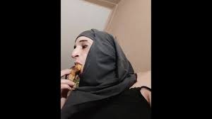 Deepthroat hijab