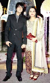 Padmini Kolhapure With Son Priyank Sharma Indian Celebrities Celebrity Dresses Bollywood Fashion His father, pradeep sharma, is a producer, whereas, his mother, padmini kolhapure.