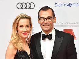 The interview took place at the alexander premiere in november. Erol Sander Seine Frau Und Er Sind Nach Rosenkrieg Wieder Glucklich