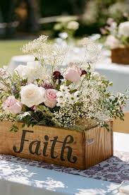 Este tipo de decoración tiene un estilo rústico (ver también: Arreglos Florales Vintage Para Bodas Y 15 Anos