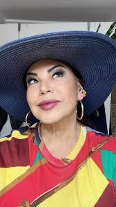 Tertuliando y compartiendo de lo lindo en uno de los mejores restaurantes  aquí mismo en el corazón de #kendall con nuestra querida @pattylavalle...