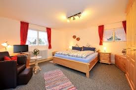Man möchte sichergehen, dass der urlaub trotz corona stattfinden kann, sich aber gleichzeitig die nötige flexibilität bewahren, falls das ferienhaus. Ferienwohnung Scheuern Oberstdorf Im Allgau