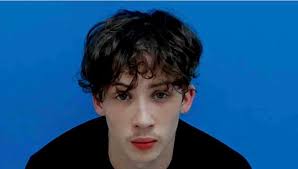 Breaking Newton- a judge just sent bond at 100-thousand dollars for both  suspects Catawba County- police in Hickory have charged two people with  7-cts of attempted first degree murder. Garron Killian and