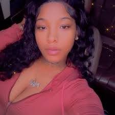 Kizzy Allen's Instagram, Twitter & Facebook