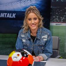 Papendick was a competitive swimmer in her youth and was able to qualify for the german championship. Champions League Fantalk Zu Mancity Gladbach Live Im Tv Und Stream