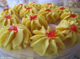 Traditional malay kuih muih cakes highlight hari raya puasa celebration. Paling Laku 16 Kuih Raya Jadi Kegemaran Tetamu Di Hari Raya