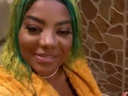 We did not find results for: Ludmilla Circula Pela Rocinha Com Roupao Versace Carissimo Popline