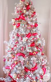 Made of foam and plastic. 16 Beautiful And Festive Christmas Tree Decorating Ideas