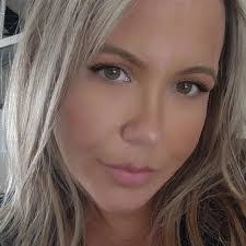 Lisa Eckles's Instagram, Twitter & Facebook