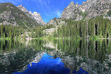 To reach the trailhead turn west off teton park road at the south jenny lake junction, located roughly 7.7 miles north of moose junction. Cascade Canyon Wikipedia
