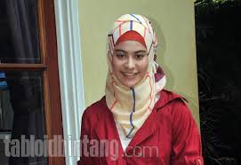 Berpoligami, ustadz arifin ilham tak takut popularitasnya anjlok. Betari Ayu Temui Istri Pertama Arifin Ilham Mereka Mirip Seleb Tempo Co