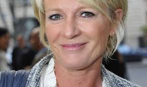 Sophie Davant Erik Orsenna Je Ne Suis Ni Trop Belle Ni Trop Jeune Pour Lui Coupes De Cheveux Sophie Davant Coupe De Cheveux Coiffure Sophie Davant
