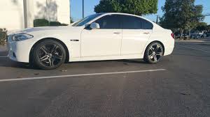 In fact, the majority of automobile owners spend a fortune on flashy wheels. White Car With Black Wheels Does This Look Right 2010 2011 Bmw 5 Series Forum F10