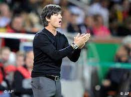 Thomas müller is back in the germany squad for joachim löw's last major tournament as head coach. Loew To Remain Germany Coach Until 2012 Sports German Football And Major International Sports News Dw 17 12 2009