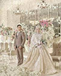 Gambar Mungkin Berisi 2 Orang Orang Berdiri Dan Pernikahan Pakaian Pernikahan Gaun Perkawinan Gaya Pengantin