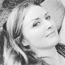 Amber Mentzer's Instagram, Twitter & Facebook