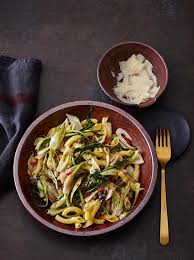 Pasta Mit Puntarelle Kapern Und Zitrone Rezept Rezepte Lebensmittel Essen Essen