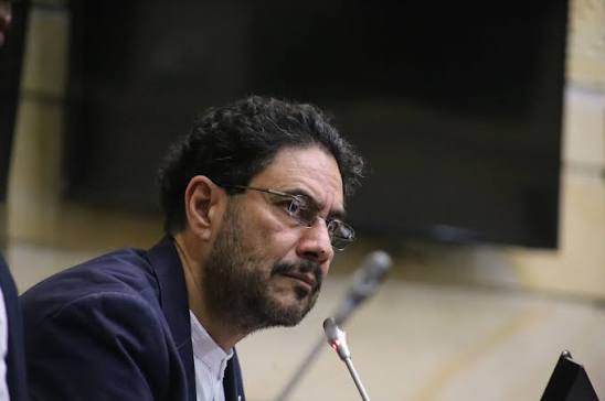 En la comisión debatimos por la paz del país”: senador Iván Cepeda Castro