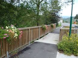 Holzgelander Mit Senkrechten Sprossen Aus Kesseldruckimpragniertem Holz Kesseldruckimpragniert Holz Impragnieren