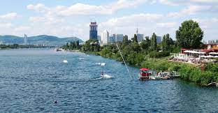 In der neuen donau sind in den vergangenen tagen mehrfach süßwasserquallen gesichtet worden. Bergfex Furdoto Neue Donau Donauinsel Naturbadesee See Baden Schwimmen