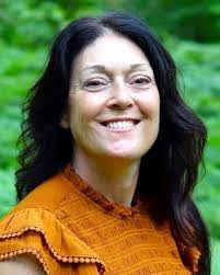 Heidi Mountain's Instagram, Twitter & Facebook