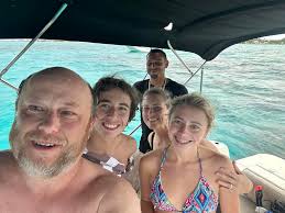 Want to give Daniel with Black Pearl Private Charters a huge shout out!! He  was the absolute best! He took us to the best snorkel spots and was so kind  to our
