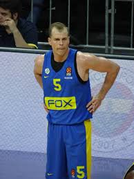 Tel awiw zajmuje powierzchnię 51,8 km², będąc największym i najludniejszym miastem obszaru metropolitalnego gusz. File Michael Roll Basketball 5 Maccabi Tel Aviv B C Euroleague 20180320 3 Jpg Wikipedia