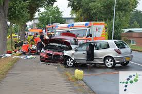 Am Samstag Nachmittag Kam Es In Stade Zu Einem Verkehrsunfall Bei Dem Sieben Personen Zum Teil Schwer Verletzt Wurden Ein 20 Jahriger Unfall Fahrzeuge Fahrer